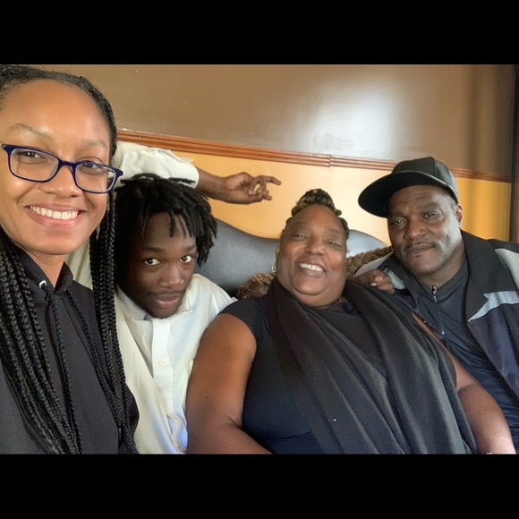 Meet your Posher, Sandra - Picture 1 of 1